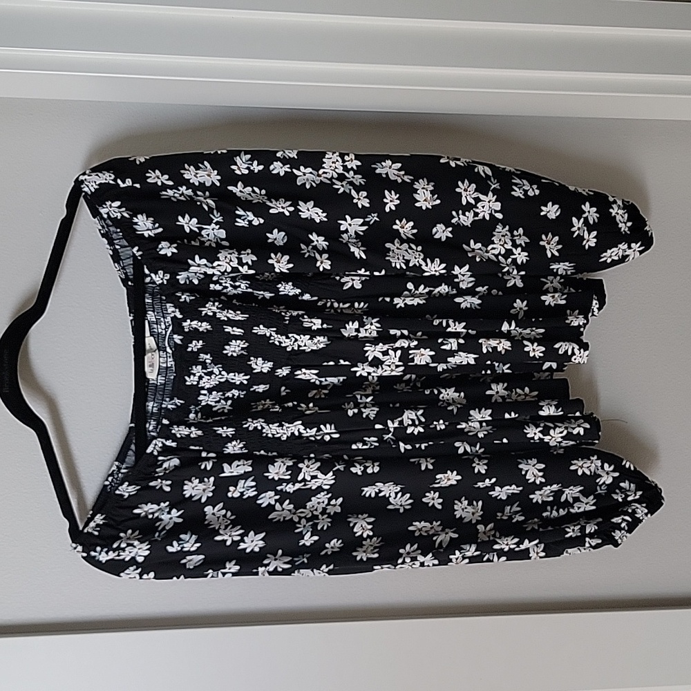 Off the sholder black and white flower top